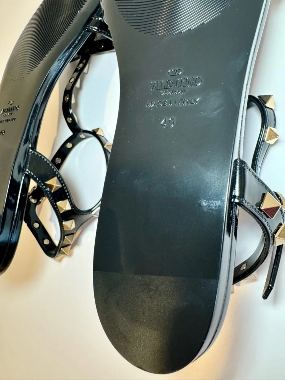 NWT Valentino Garavani Rockstud Black Rubber Sandals, Size 40